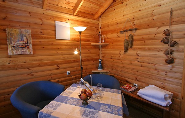 אביב בכרם - בקתות עץ - ������ �רמות נפתלי - ������ ����